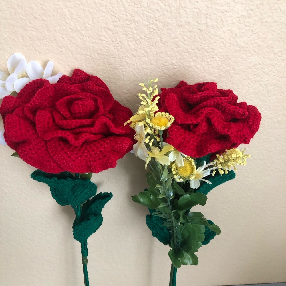 Crochet Roses - Picture 2 of 16